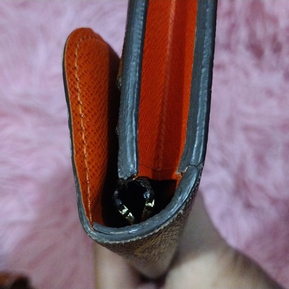 Louis Vuitton monogram Emilie wallet - Picture 15 of 17